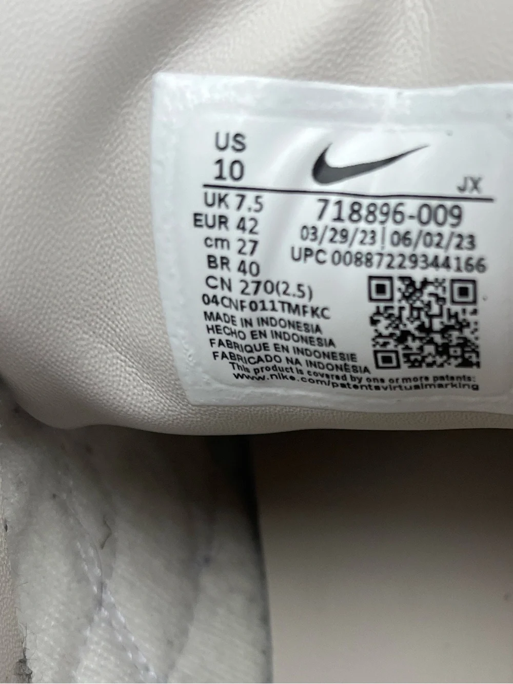 Nike Women’s Size 10 Light Gray and Beige Casual Sneakers
